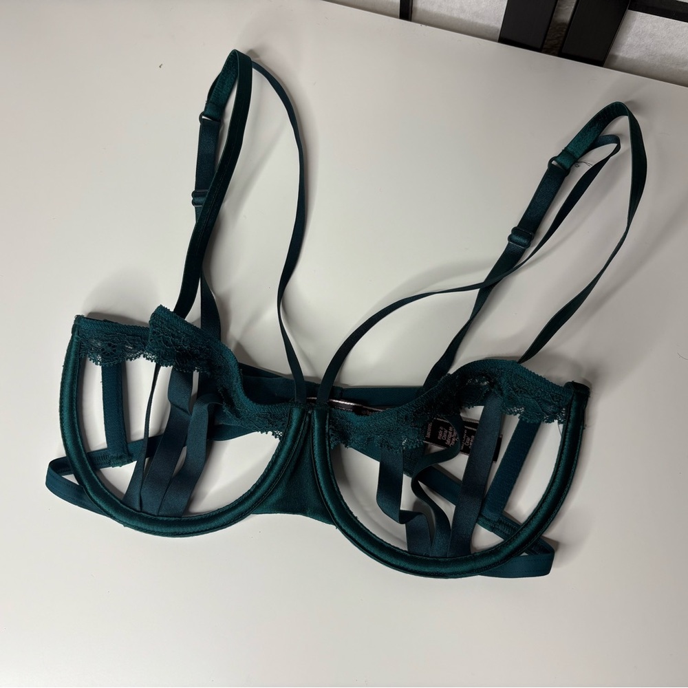 Victoria's Secret Deep Green Strappy Lace Bra